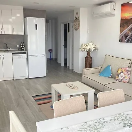 Precioso Apartamento Con Piscina En * Benidorm